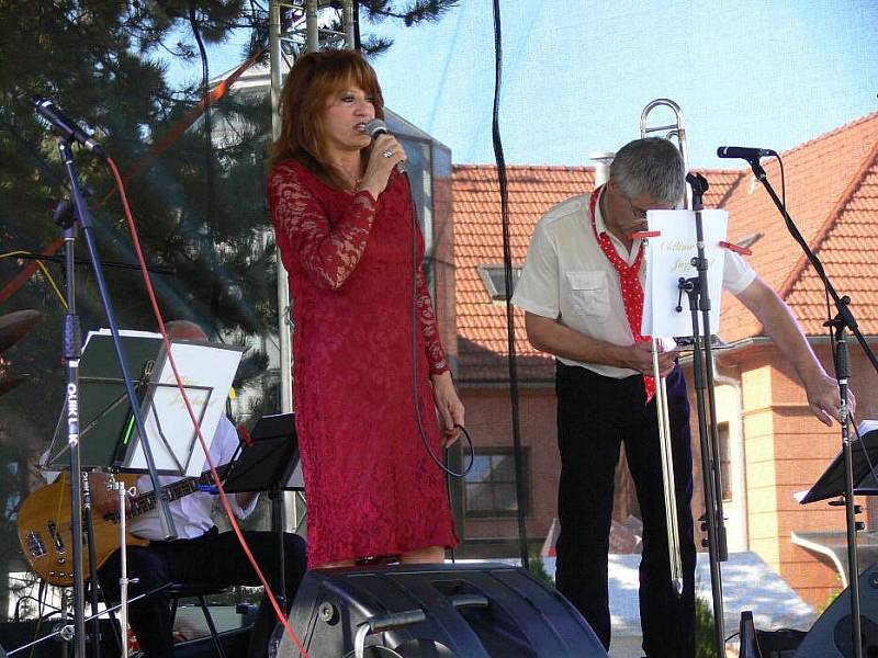 Na posledním koncertu Hranického kulturního léta se představil holandský orchestr Workshop Oldtimers společně s taneční skupinou Oldies