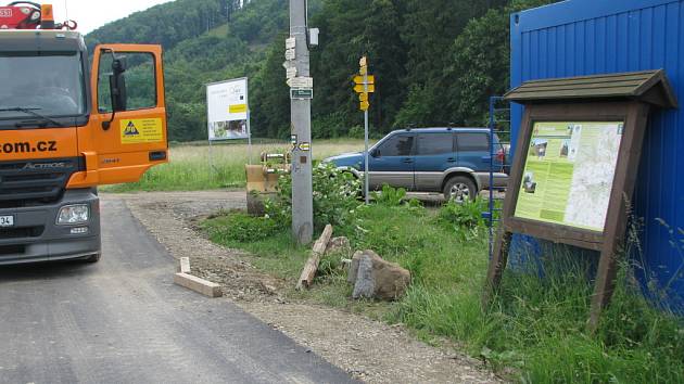 Po zpevněné stezce kolem Bečvy už se cyklisté pohodlně dostanou z Hranic až do chatové oblasti Dříň. 