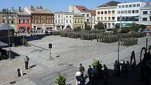 Slavnostní nástup 7.mechanizované brigády AČR v Hranicích při příležitost 25. výročí od svého založení