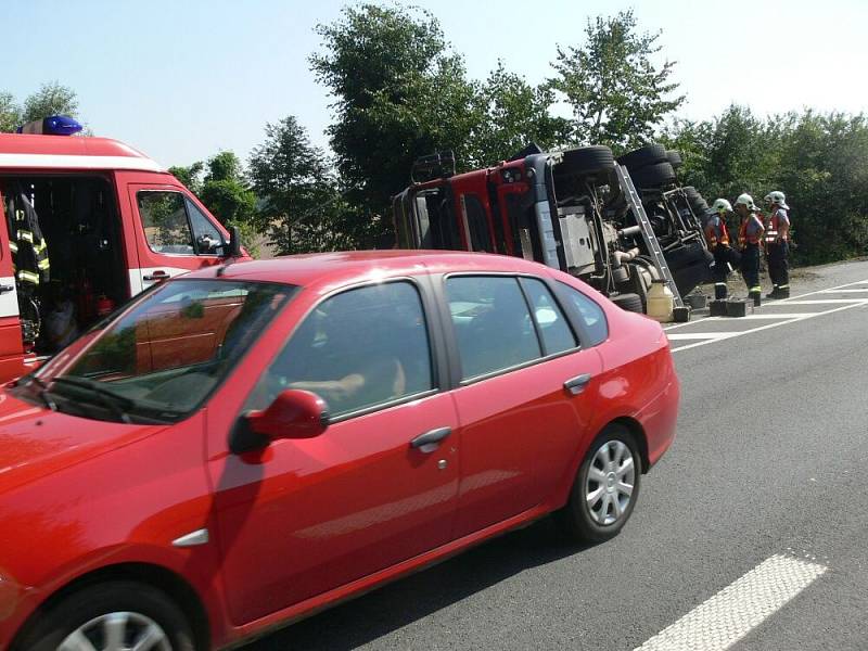 Nehoda kamionu v Miloticích nad Bečvou