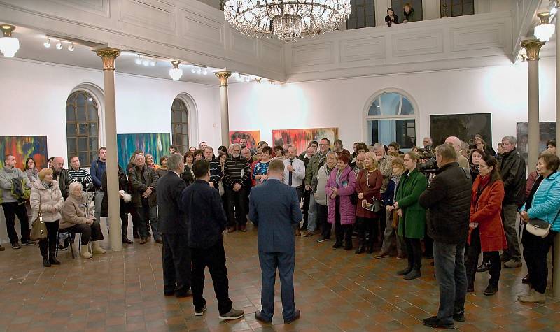 Obrazy Tibora Červeňáka ve výstavní síni Synagoga v Hranicích