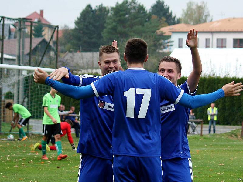 Fotbalisté Všechovic (v modrém) doma porazili Jeseník 3:1.