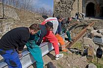 Oprava mostů na hradě Helfštýně