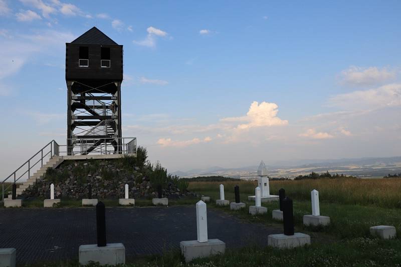 Nad Odrami, u Dobešova a Veselí, je krajina otevřená nejen větrům a slunci.