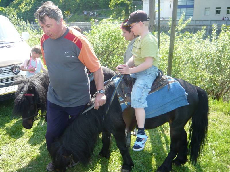 Slavnostní otevření lázeňské kolonády v Teplicích nad Bečvou doprovázel bohatý program pro děti i dospělé.