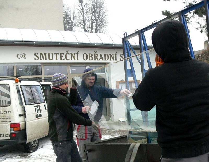 Rekonstrukce smuteční obřadní síně v Hranicích probíhá i přes zimu