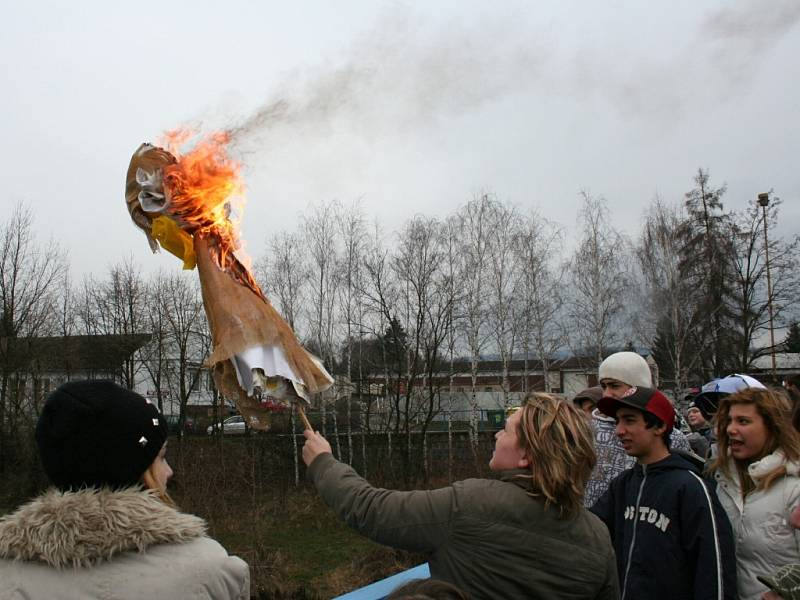 Se zimou se rozloučily děti z mateřských a základních škol v Lipníku nad Bečvou.