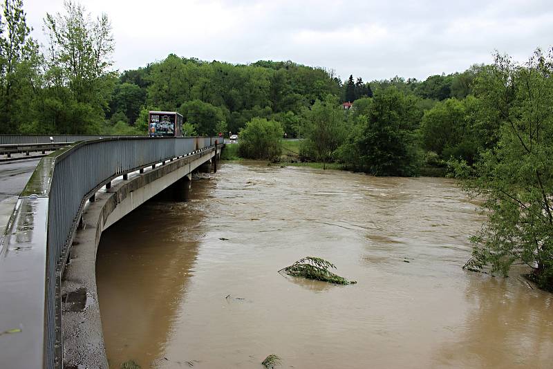 Bečva u Teplic nad Bečvou ve čtvrtek 23.5. 2019 dopoledne.