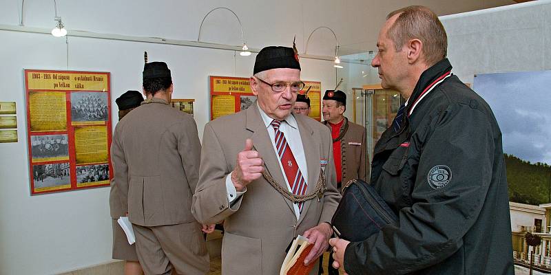 Výstava mapující historii hranického Sokola na Staré radnici