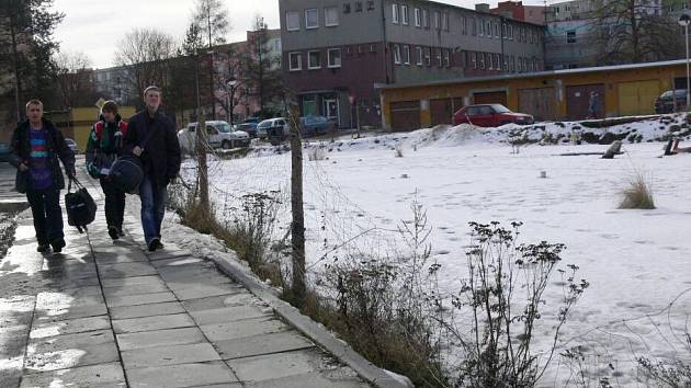 Staveniště na Jaselské ulici v Hranicích už několik let hyzdí okolí