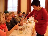 V Horních Těšicích bylo v sobotu 28. února veselo – dobrovolní hasiči připravili ochutnávku domácí slivovice, jejich manželky napekly koláče.
