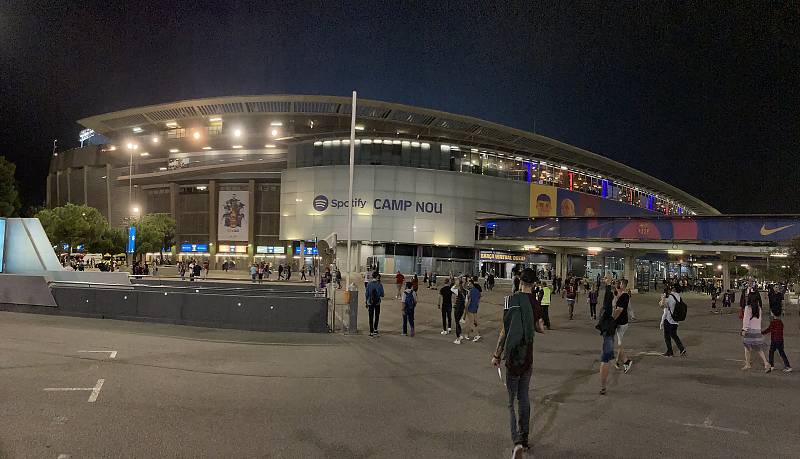 Výherci 2. ročníku Zaměstnanecké ligy Deníku SSI Schäfer z Hranic na Moravě vyrazili na Nou Camp na utkání FC Barcelona - Athletic Bilbao.