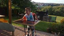 Kabelkový veletrh pomůže šestiletému Vítkovi z Hranic. Vítek je ale i přes svůj handicap velice přátelský, milý a usměvavý kluk, který si rád hraje jako každé dítě.