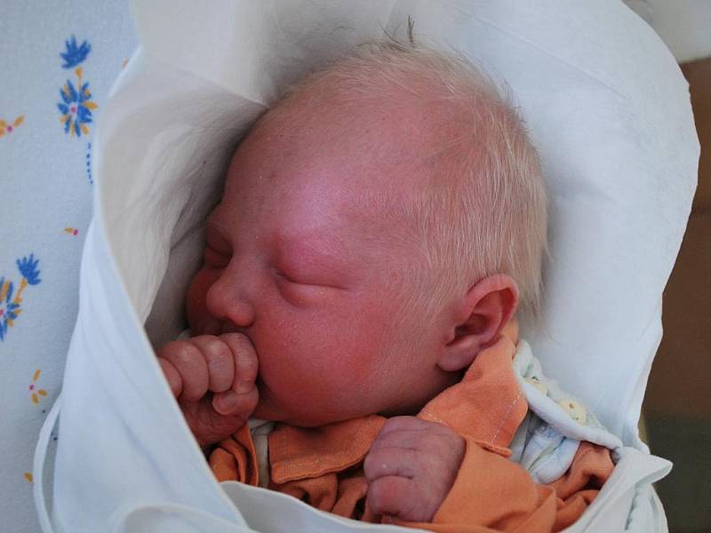 Sofie Hudečková, Skoky, narozena 3. ledna 2010 v Přerově, míra 49 cm, váha 3 250 g