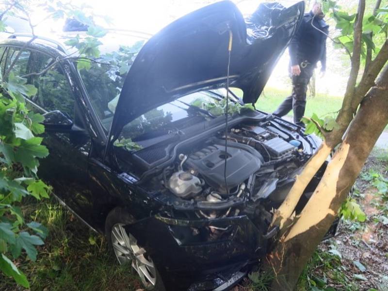 Nehoda řidičky vozu Škoda Kamiq u Partutovic, 15. 5. 2022