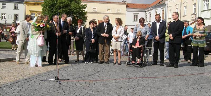 Odhalení kovové lípy Tilie na lipnickém náměstí