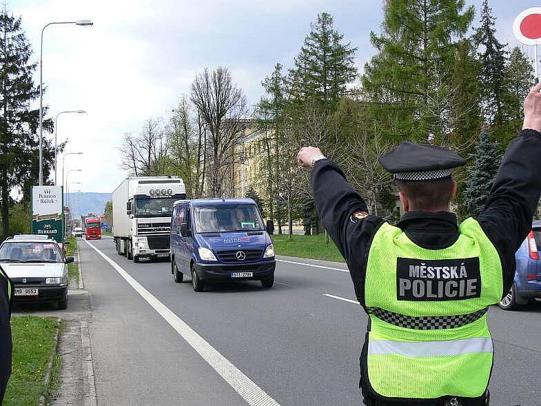 Hraničtí školáci rozdávali citrony příliš rychlým řidičům