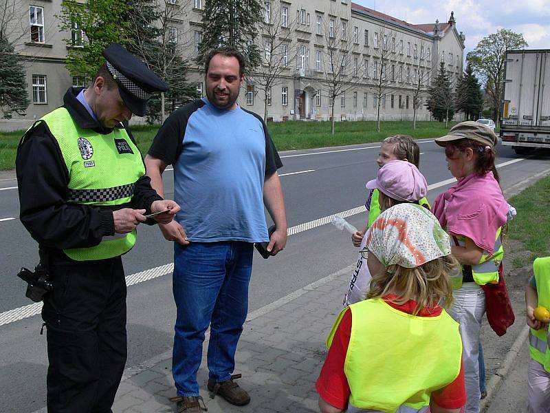 Hraničtí školáci rozdávali citrony příliš rychlým řidičům