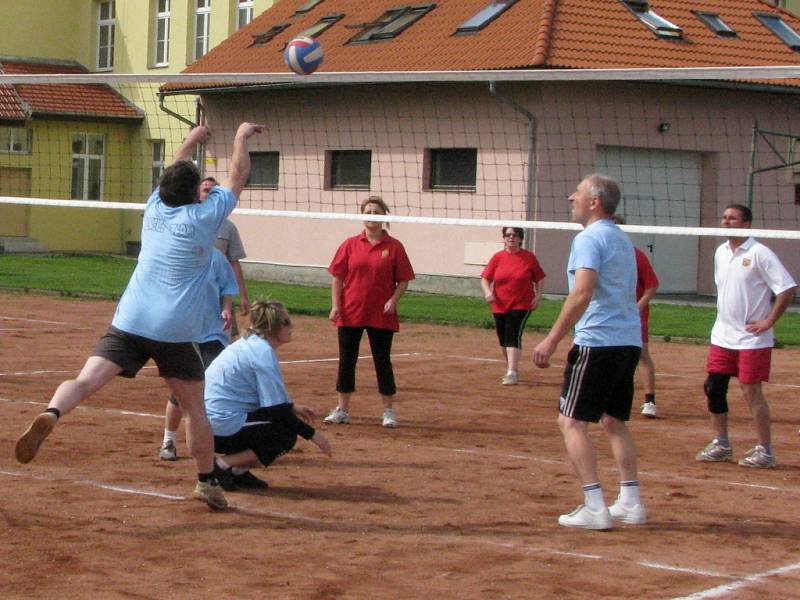 Pivní slavnosti v Bělotíně: volejbalový turnaj obcí.