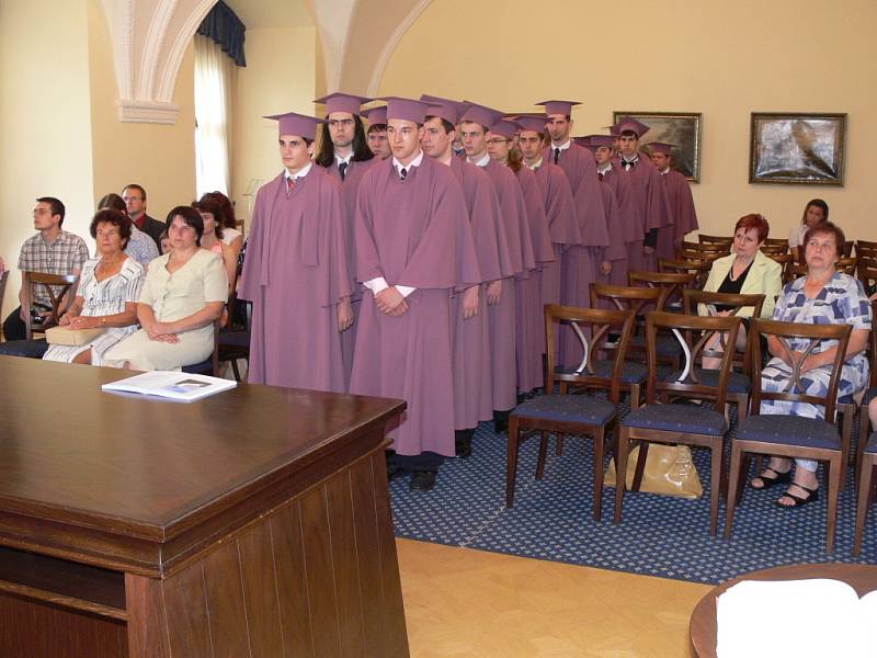 V pátek 30. května se konalo na radnici v Hranicích slavnostní předávání maturitních vysvědčení.