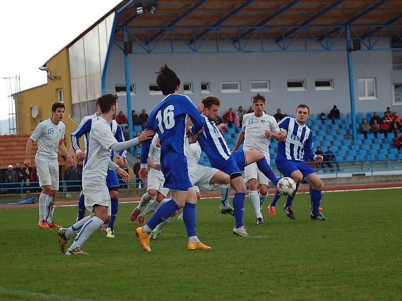 Hraničtí fotbalisté (v pruhovaném) proti Havířovu