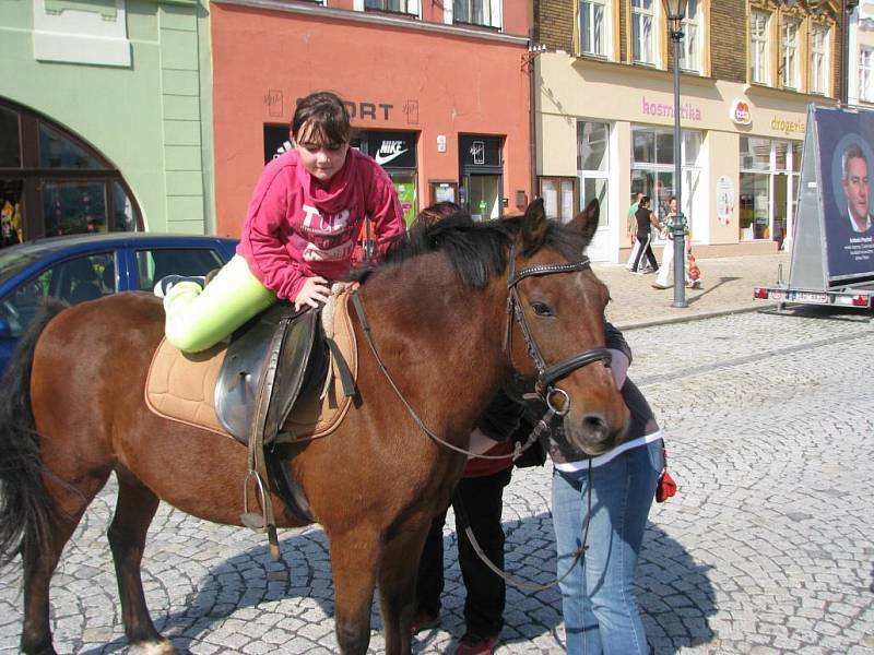 Barevný den a Den bez aut na Masarykově náměstí v Hranicích