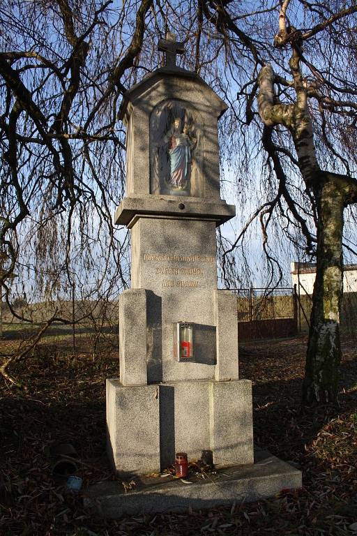 Opravené sakrální stavby a předání kopie historické monstrance ve Špičkách