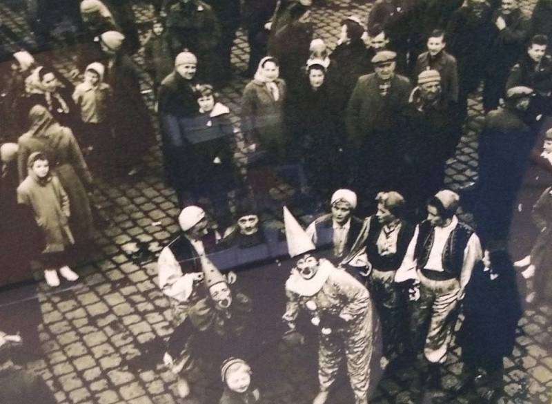 Výstava fotografií z masopustních průvodů z let 1961, 1962 a 1967 v infocentru Vodňany v roce 2022.