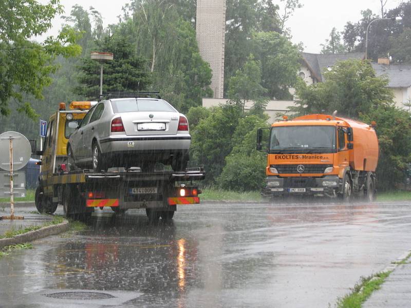 Řidič, který nerespektoval zákazovou značku, své auto v pátek 19. června na parkovišti nenašel.