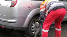 Řidič, který nerespektoval zákazovou značku, své auto v pátek 19. června na parkovišti nenašel.