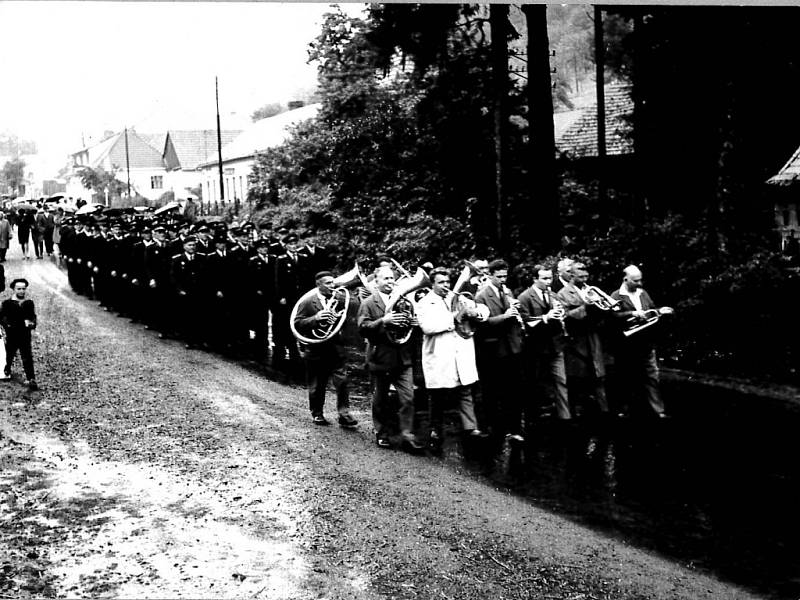 Oslavy 75 let založení Sboru dobrovolných Střítež nad Ludinou v roce 1967.