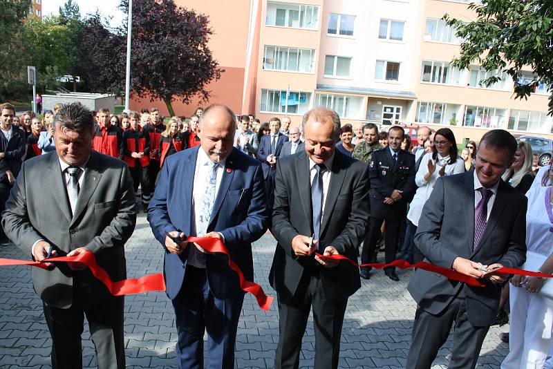 Střední zdravotnická škola v Hranicích byla v pondělí 4. září slavnostně otevřena v nové budově.
