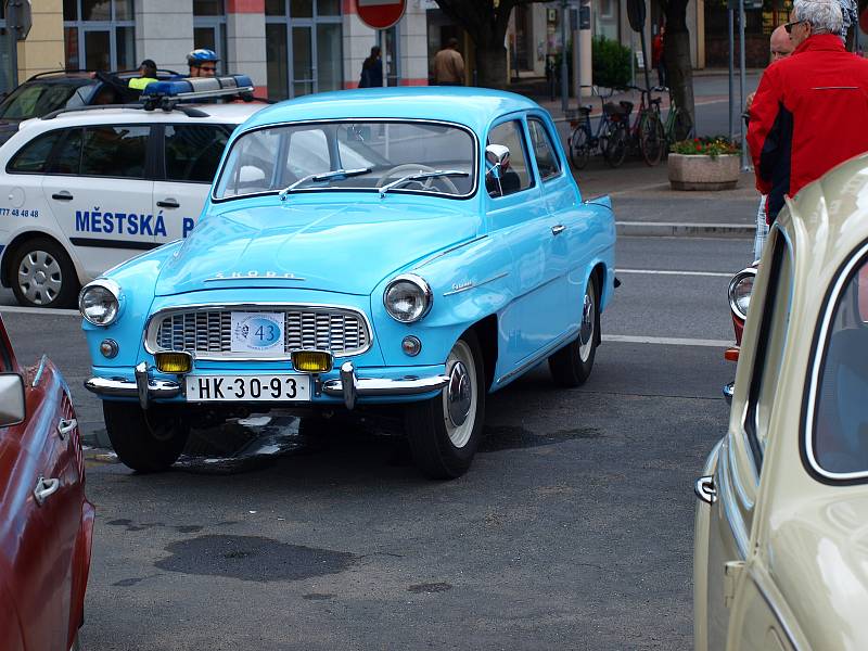 Novobydžovský čtverec - memoriál Elišky Junkové.