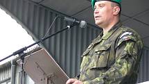 Se svým 71. mechanizovaným praporem se ve středu odpoledne rozloučil jeho velitel Pavel Lipka. Předal jej svému nástupci Janu Zezulovi.