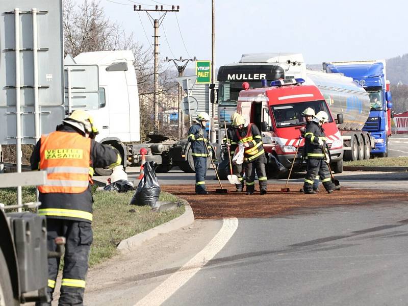 Ve čtvrtek 28. února kolem poledne došlo k dopravní nehodě na kruhovém objezdu U Jakuba v Drahotuších na Hranicku.