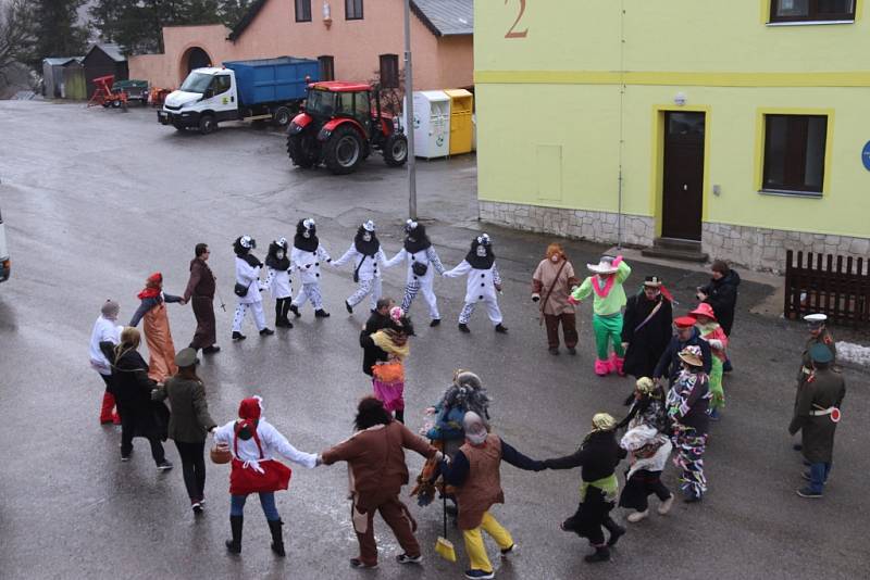 Maškarní zábava, která probíhala v režii spolku Zbytinských Bab se konala 9.3.2019 v obci Zbytiny na Prachaticku.