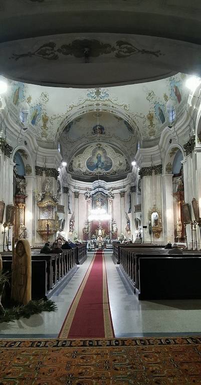 Interiér budišovského kostela.