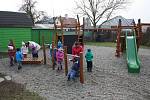 Hřiště U Kníraté hrušky u mateřské školy v Hustopečích nad Bečvou