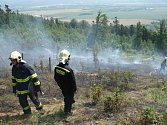 K rozsáhlým požárům řadí pondělní zásah, ke kterému vyjížděli v Uhřínově na Hranicku, kde hořel les o rozloze půl hektaru.