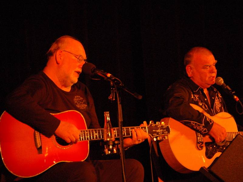 Společný koncert kdysi legendární dvojice bratří Františka a Jana Nedvědových se uskutečnil ve středu 15. dubna v Městském domě v Přerově.