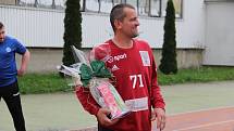 Legendární brankář Josef Kučerka se loučil s kariérou utkáním TJ Cement Hranice - SHC Maloměřice Brno.