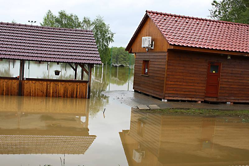 Zatopené hřiště v Ústí ve čtvrtek 23.5. 2019 dopoledne.