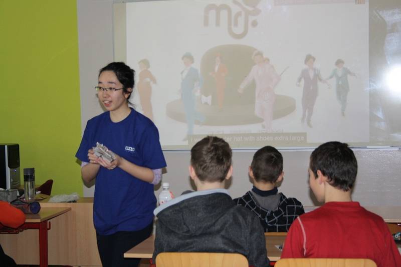 Žáci ZŠ a MŠ Struhlovsko měli možnost se dozvědět o dalekých zemích díky projektu Edison. Jejich školu navštívilo šest student z Kanady, Brazílie, Chile, Taiwanu, Indonésie a Chorvatska.