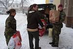 Vojáci z lipnického útvaru civilně vojenské spolupráce CIMIC přivezli ve čtvrtek 15. ledna z Čech dárky pro afghánské děti. Sbírku uspořádali v Chotěboři učitelé zdejších základních škol. 