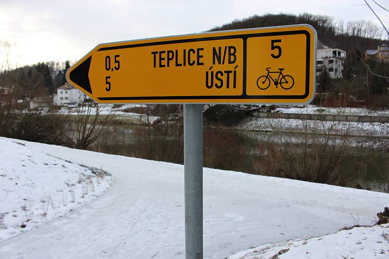 Nová cyklostezka vede od bývalého učiliště v Hranicích směrem do teplického lázeňského parčíku.