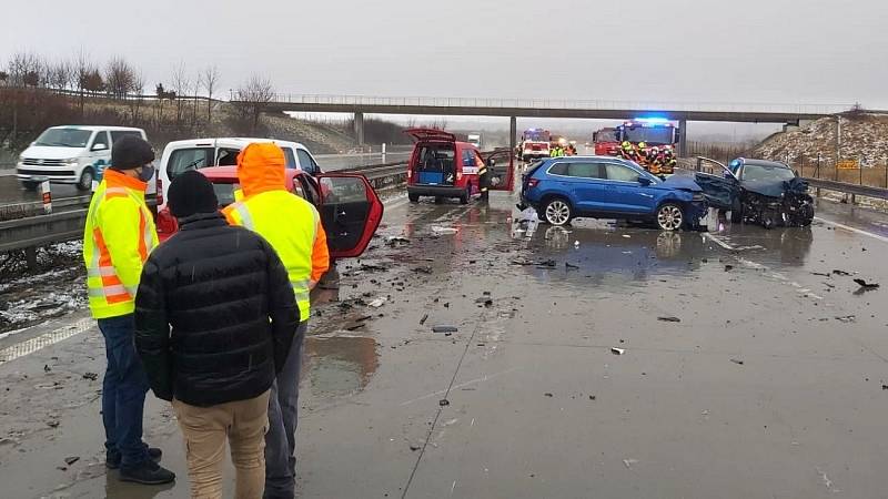 Nehody na D1 mezi Lipníkem a Hranicemi, 16. března 2021
