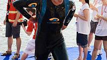 Karol Džalaj při výbíhání z vody.