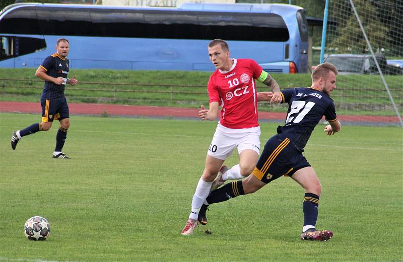 Utkání MSFL mezi SK Hranice (v modrém) a ĆSK Uherský Brod (2:1).