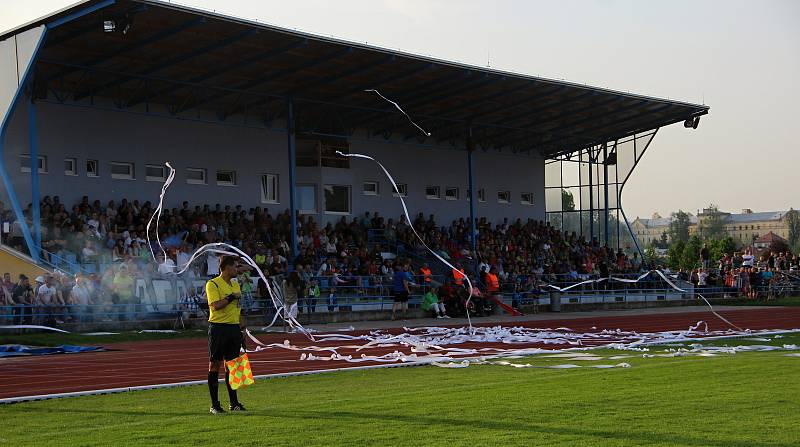 Divizní derby mezi SK Hranice a TJ Sokol Ústí (v bílém)