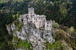 Toulky za hranicemi: Monumentální a fascinující hrad Strečno se tyčí na skále